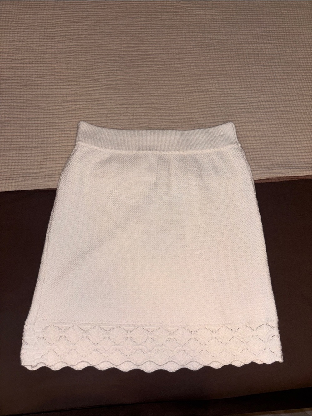 Club Monaco White Knit Pencil Skirt with Scalloped Hem